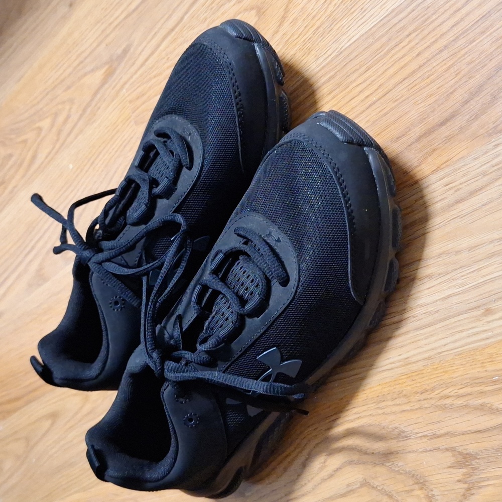 Under Armor Charged Assert 8 Running Athletic Sho… - image 1